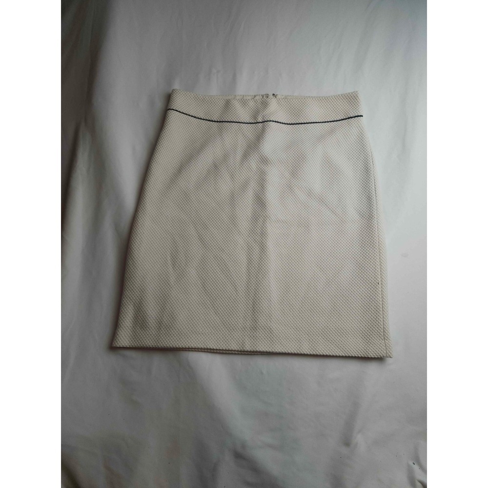 White House Black Market Cream Textured‎ Pencil Skirt Black Piping Size 6